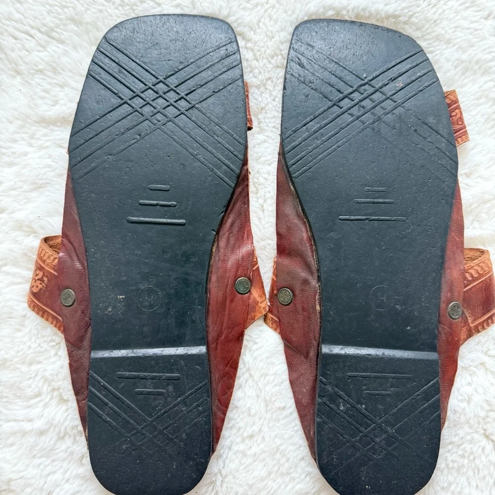 Man made leather unisex slides size 10 US